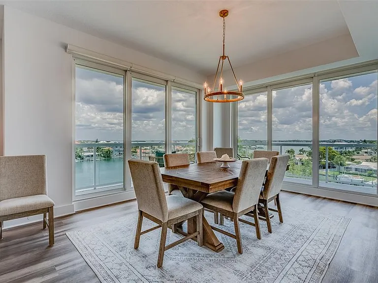 Dinning Room-TOP FLOOR VIEW