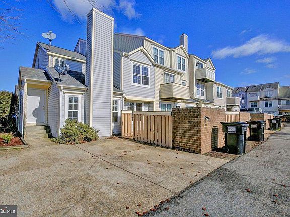 2nd image of 46353 Columbus Dr Unit 405