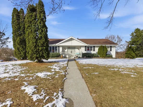 360 Knoll Rd, Belvidere, IL 61008