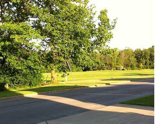 3rd image of 2626 Parkview Dr