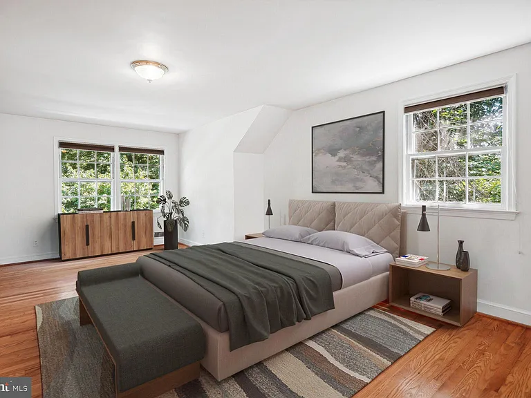 7001 Longwood Dr — Photo 13