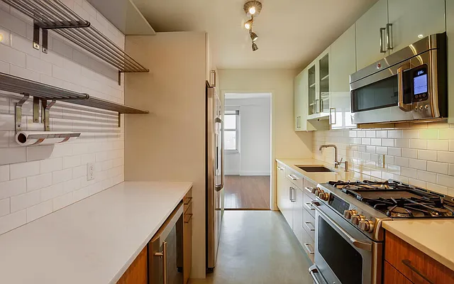 Sold by Nortrud Wolf Spero, LREB | media 54