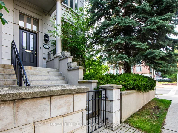 260 Russell Hill Rd #13, Toronto, ON M4V 2T2