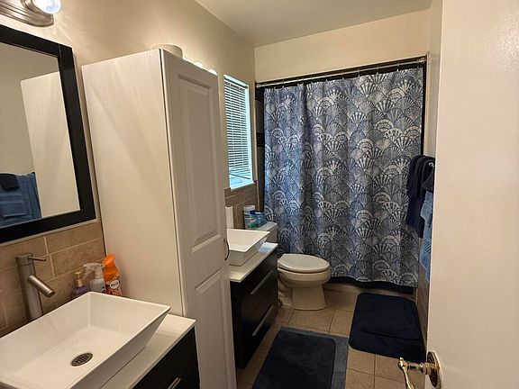 5th image of 511 SW 63rd Terrace
