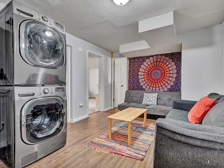 320 E Uintah St — Photo 20