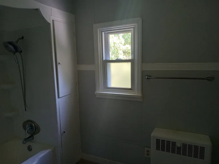 12710 N Saginaw Main House — Photo 10