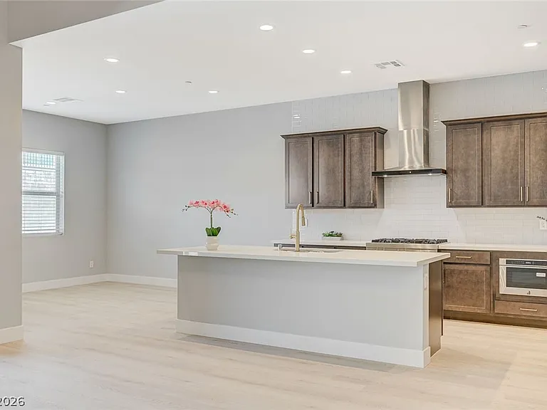 131 Robledo St — Photo 15