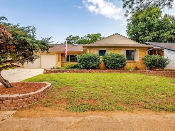 605 E Mitchell St, Arlington, TX 76010