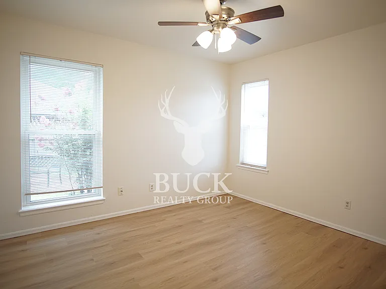 1628 Kavel Dr — Photo 23