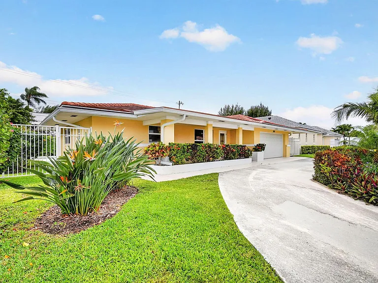 1221 Singer Dr — Photo 18