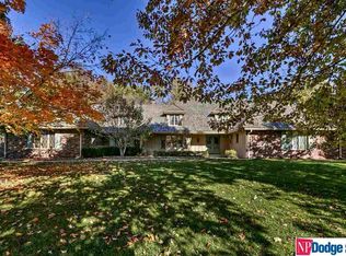 9705 Fieldcrest Dr, Omaha, NE 68114