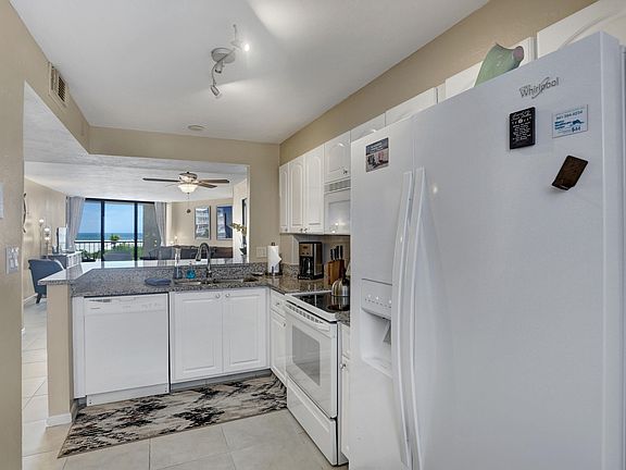 4th image of 380 Seaview Ct APT 404
