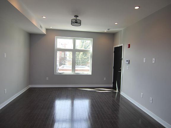 4th image of 755 N Capitol St #D