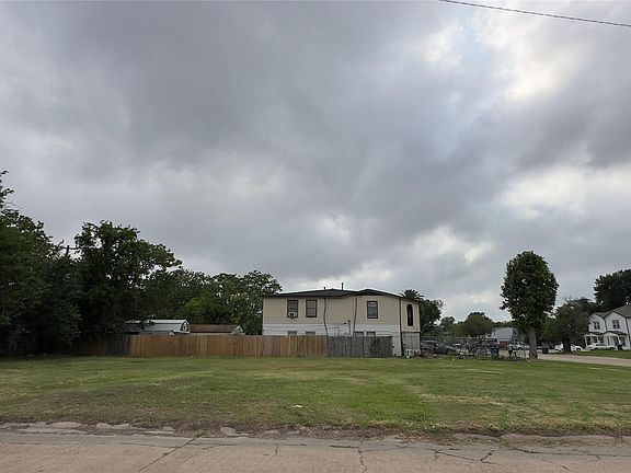 5th image of 1101 5th Ave N