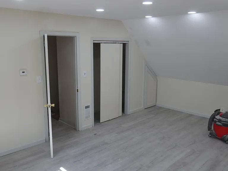 268 Gansevoort Blvd — Photo 9