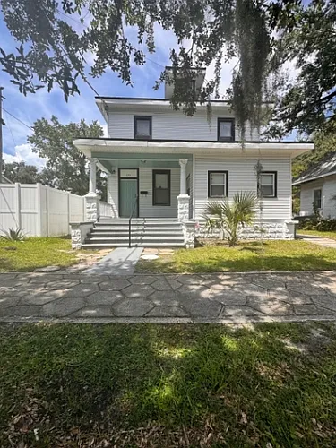 135 E 17th St #7 Photo 1