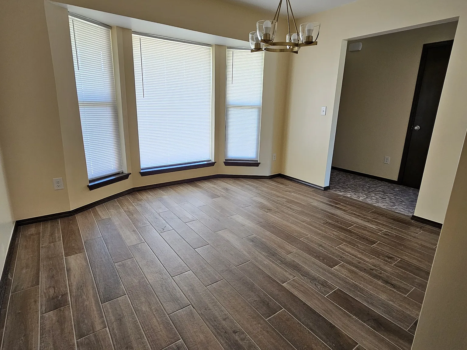 4 bed, 2000 sqft, $2,200 — Photo 3