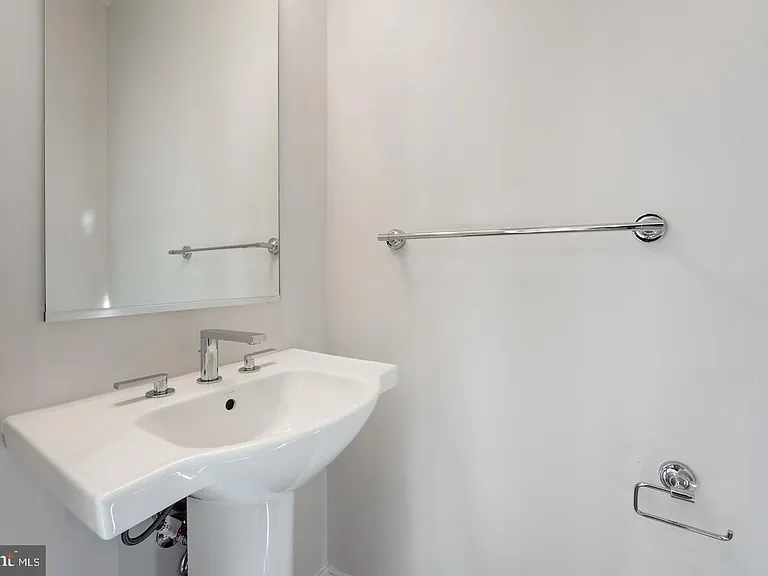 945 Sycamore Dr SE — Photo 8