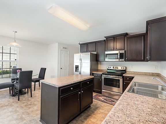 3rd image of 6404 Goldenfield Dr