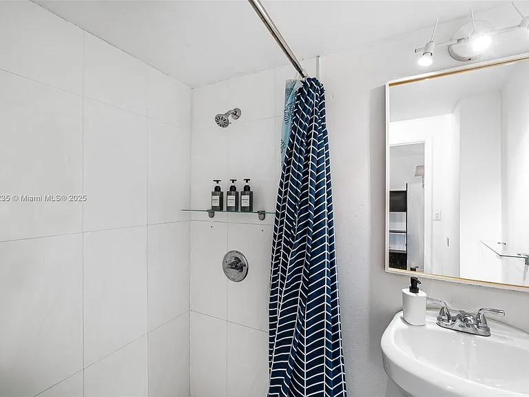 1428 SW 11th Ter — Photo 19