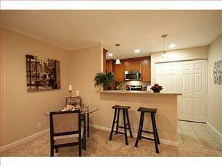 5th image of 468 Sierra Vista Ave APT 4