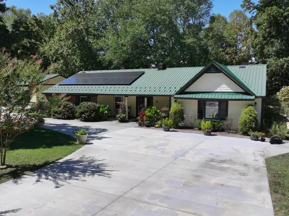 458 Deerwood Dr, Blairs, VA 24527