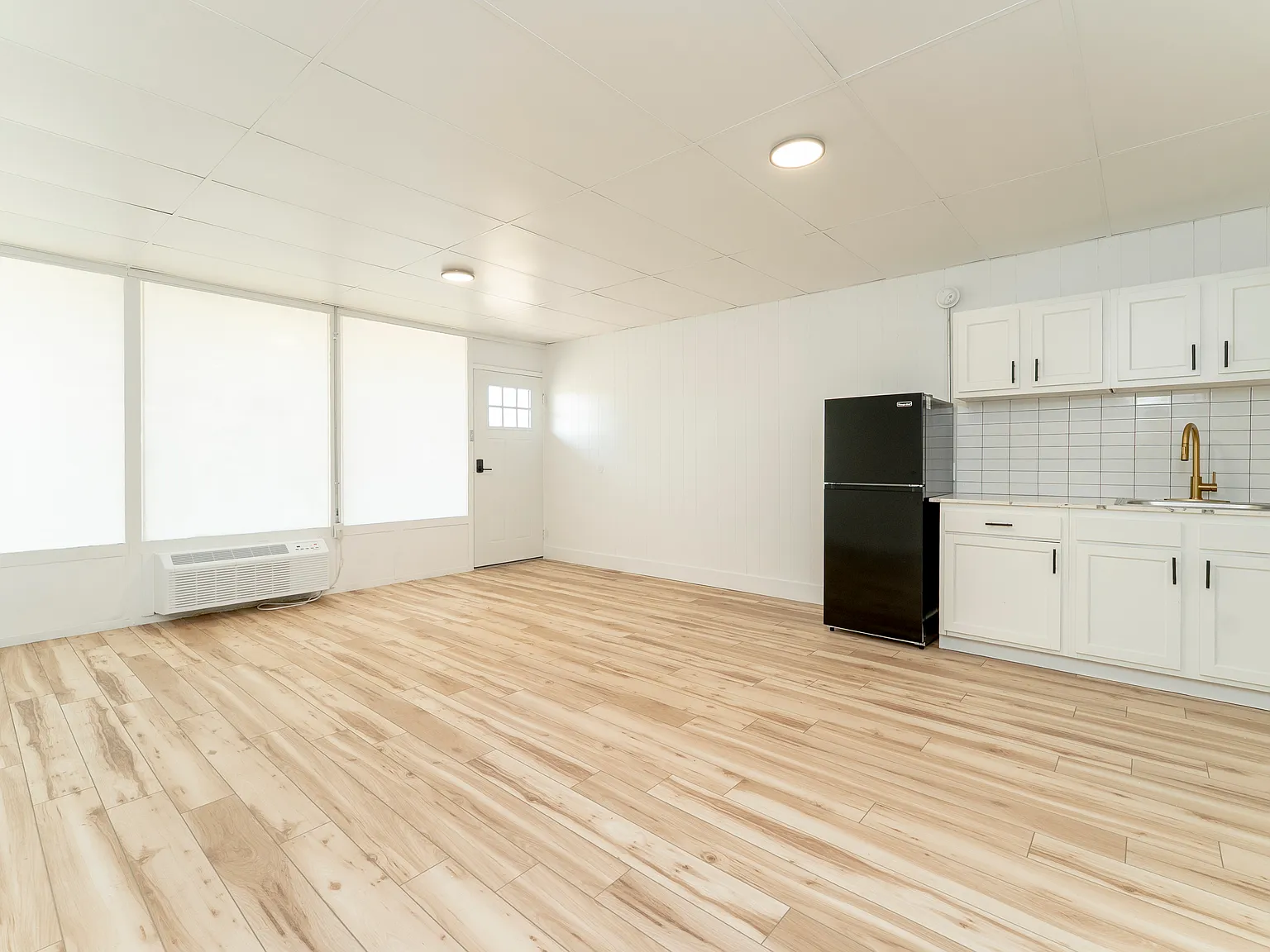 Studio, 300 sqft, $750 — Photo 3