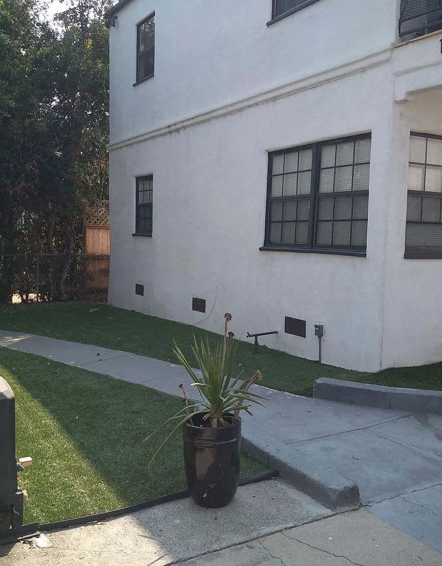 1233 Gordon St — Photo 1