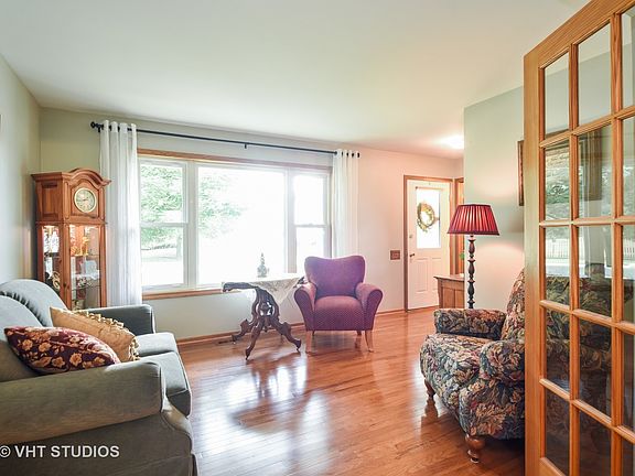 4th image of 1562 Oxford Cir