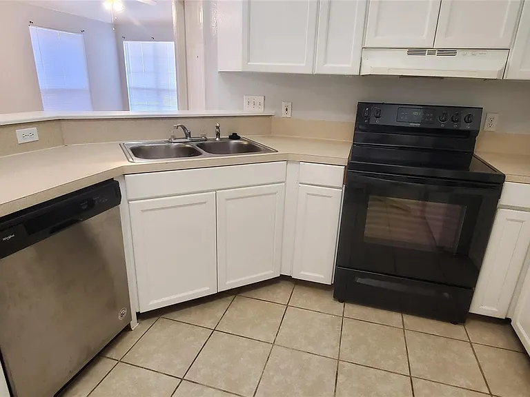 8617 Talyne Chaise Cir #B — Photo 6