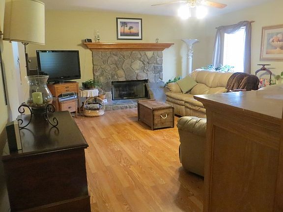 2nd image of 212 Gray Dr
