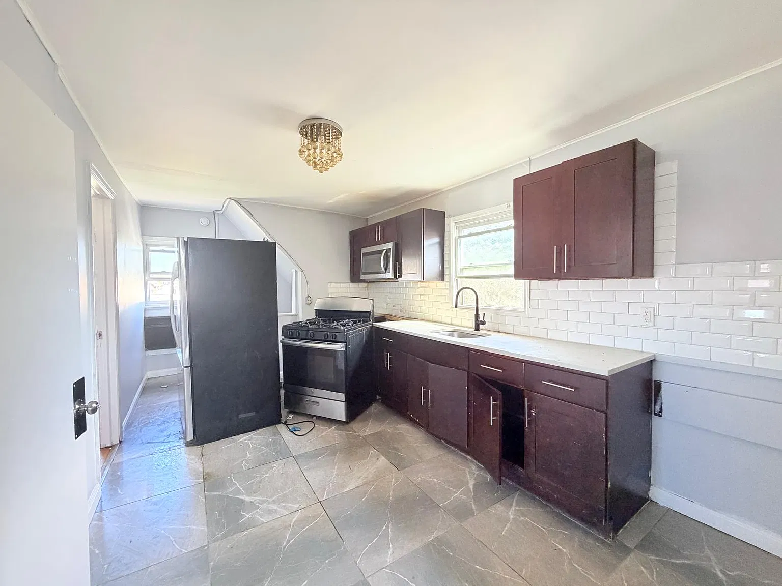 39 Andrew St — Photo 1