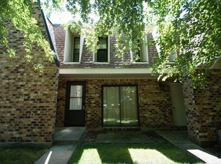 2012 Country Club Dr #4G, Woodridge, IL 60517