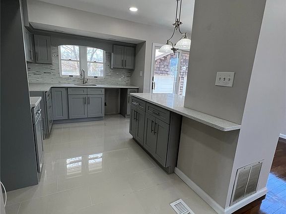5th image of 2810 Kane Ave