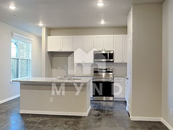 4th image of 518 Willow Crossing E