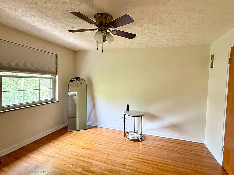 1802 Kings Ct #B — Photo 8