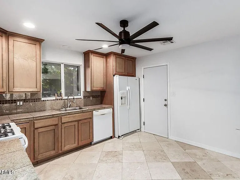 7544 E Kimsey Ln — Photo 9