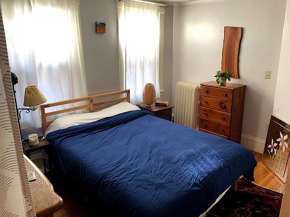 5th image of 37 Cottage St #1