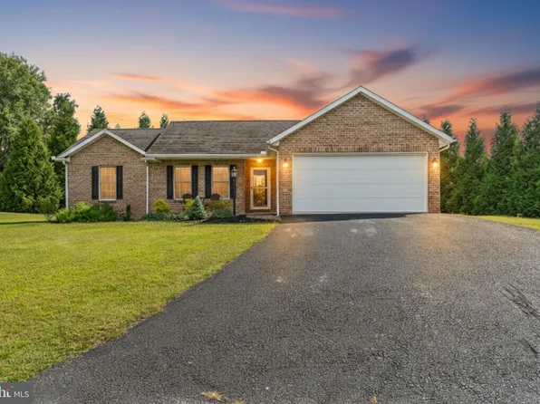 1825 W Highland Ct, Greencastle, PA 17225