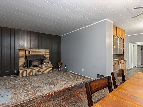 4th image of 420 3rd St W