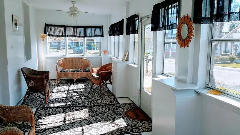 3 bed, 1.5 bath, 1600 sqft, $1,950 — Photo 3