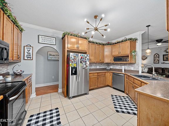 3rd image of 273 Washington St