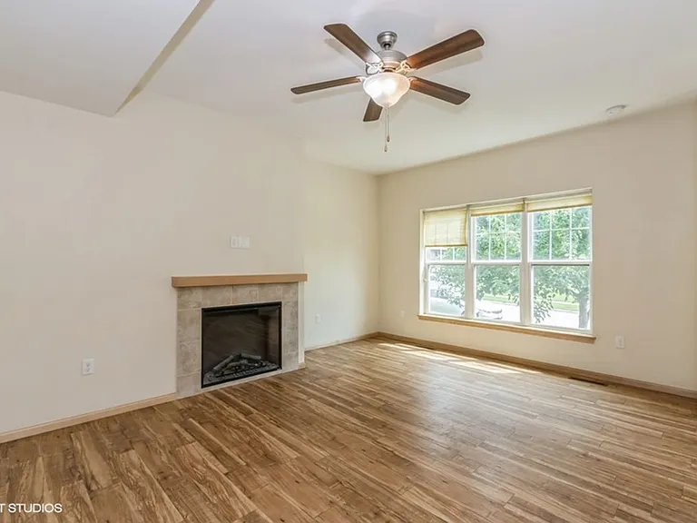 901 Scott Park Dr — Photo 5
