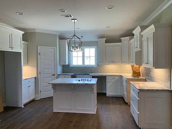 4th image of 3959 Pecan Dr