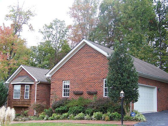 3rd image of 146 Beaverbrook Ct
