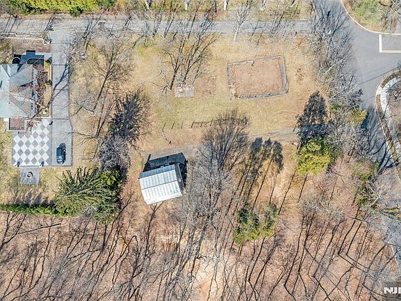 3rd image of 510 W Saddle River Rd