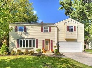 21070 W Wagar Cir, Rocky River, OH 44116