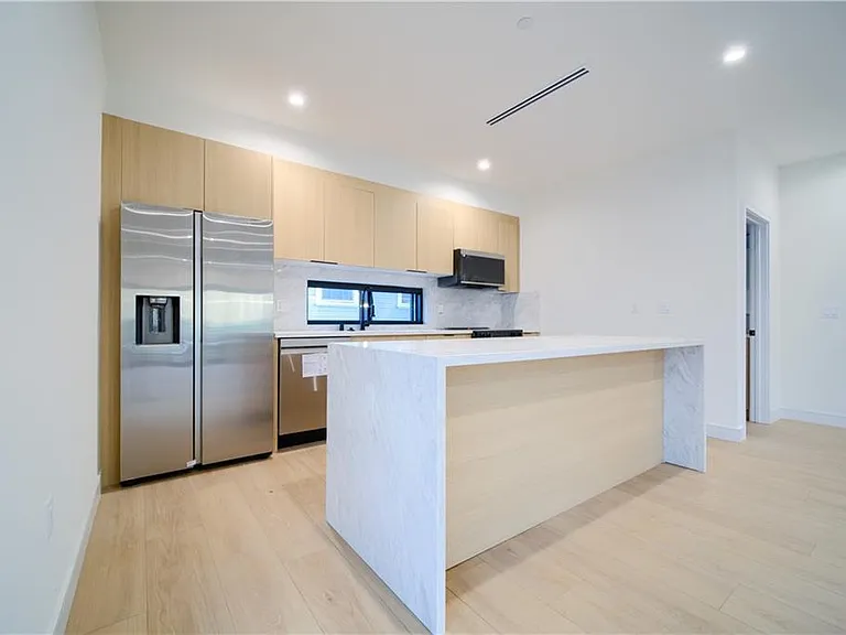616 N Mariposa Ave — Photo 10