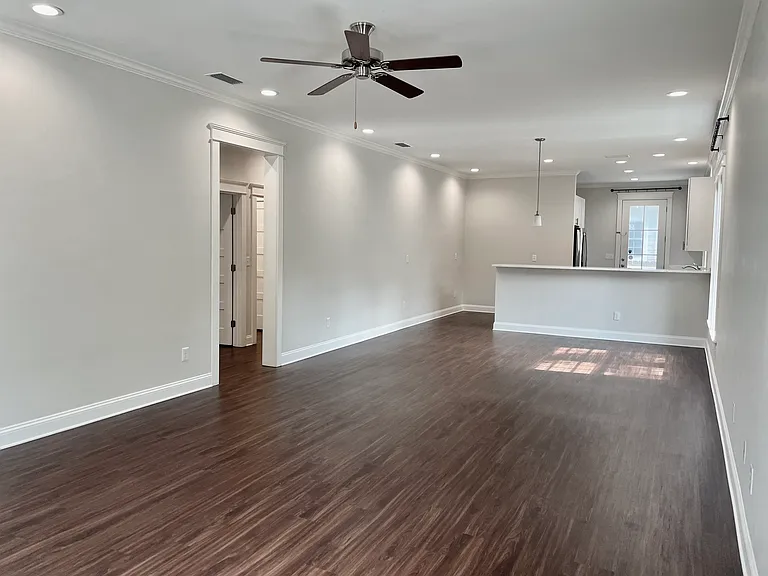 1011 Selma St — Photo 5