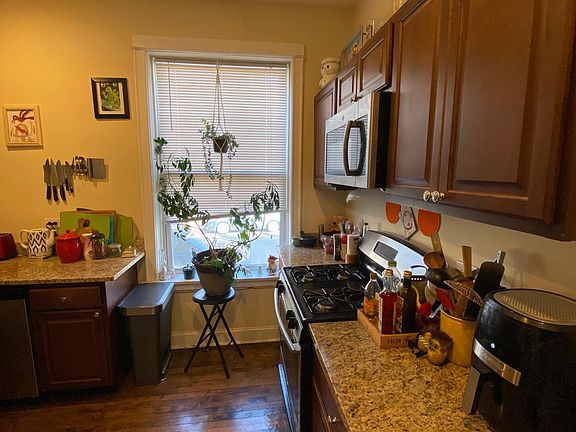 3rd image of 1941 W Balmoral Ave APT 1F